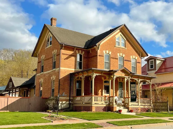 629 Main St, Mc Gregor, IA 52157