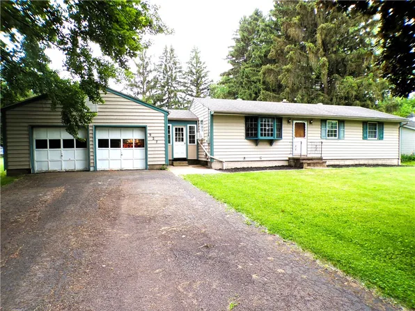 927 Hamlin Center Rd, Hamlin, NY 14464