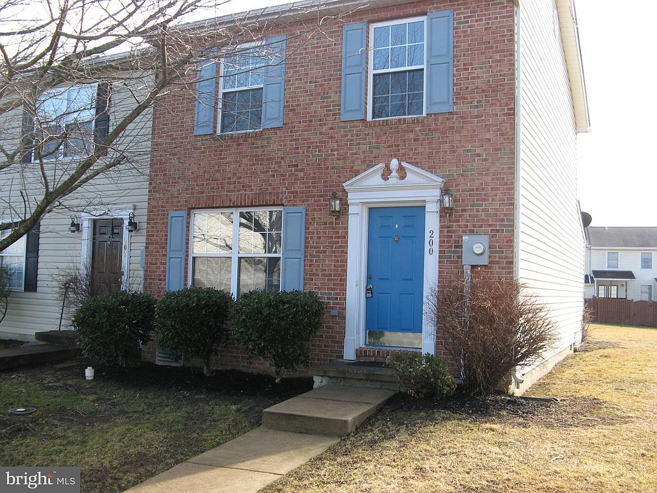 1st image of 200 Surrey Club Ln