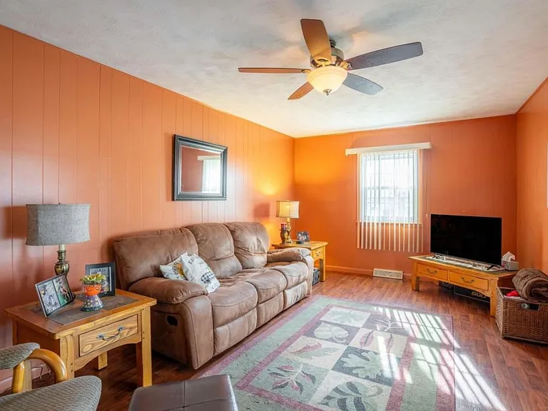 302 Lingale Ave — Photo 9