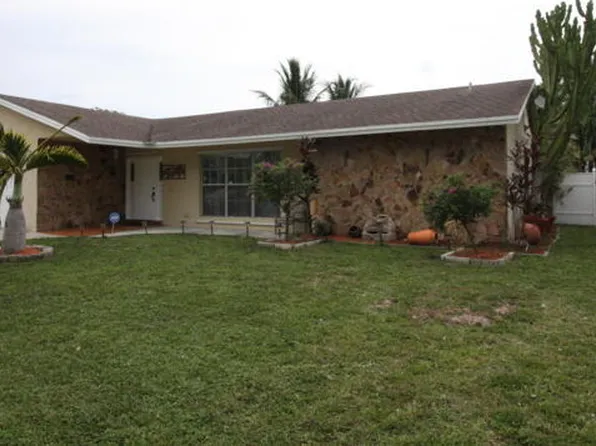 5199 Woodstone Circle E, Lake Worth, FL 33463