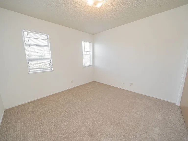 1467 Russell Street — Photo 12