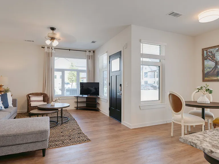 Hermosa Village Apartments — Photo 6