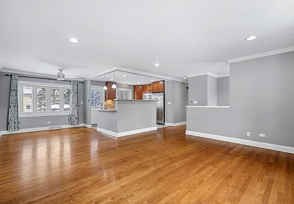 5th image of 1108 E Greenwood Dr