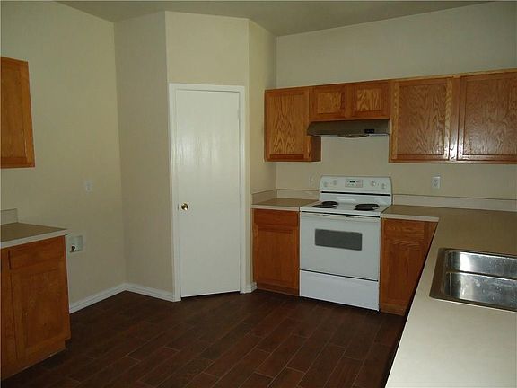 5th image of 2812 Grandview Dr
