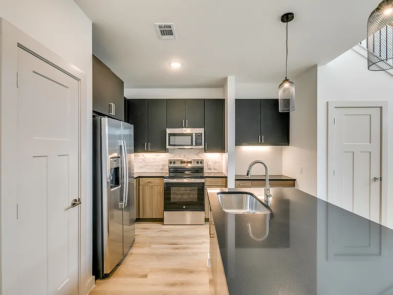Burnett Lofts at Bishop Ridge — Photo 43