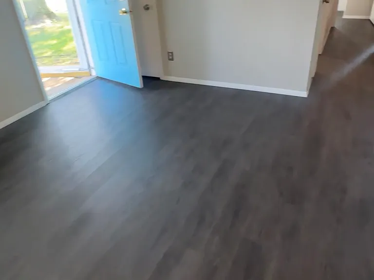 725 Kirkwood Dr — Photo 3