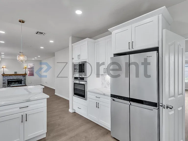 1001 Sandhurst Dr — Photo 14