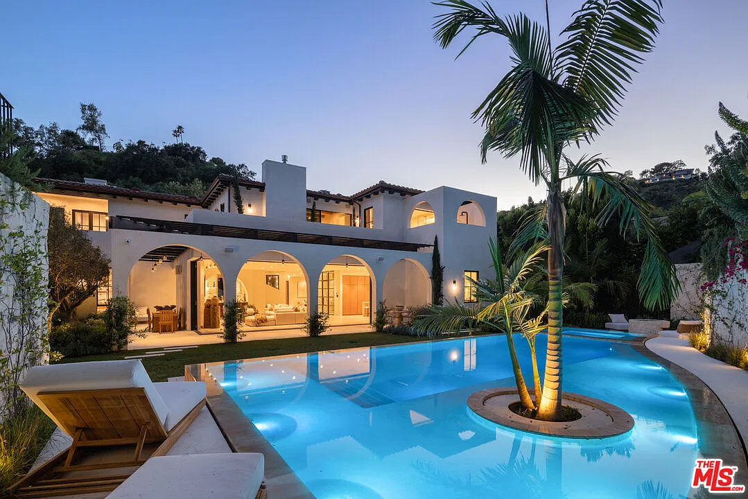 6 bed, 8.5 bath, 8800 sqft, $120,000 — Photo 2