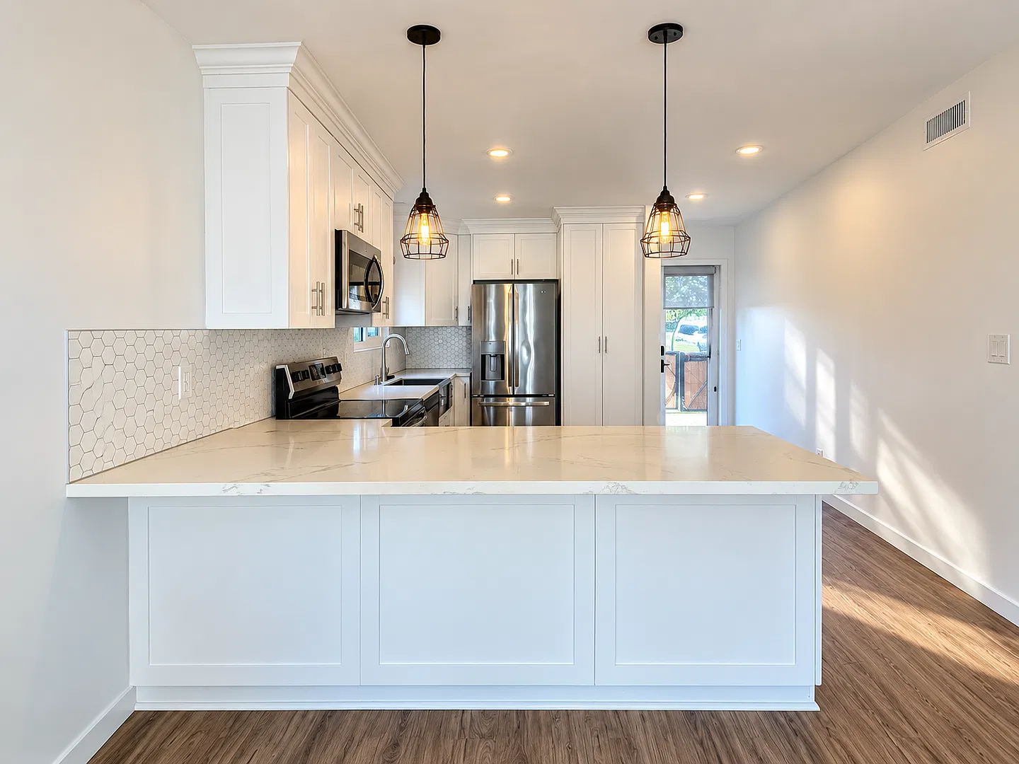 The Dane | Modern Renovated 2 & 3 Bedroom Apartments in Coronado — Photo 4