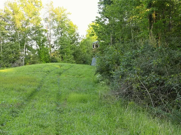 Yoker Valley Rd, Quaker City, OH 43773