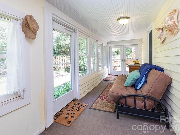 24th image of 1492 Murray Rd