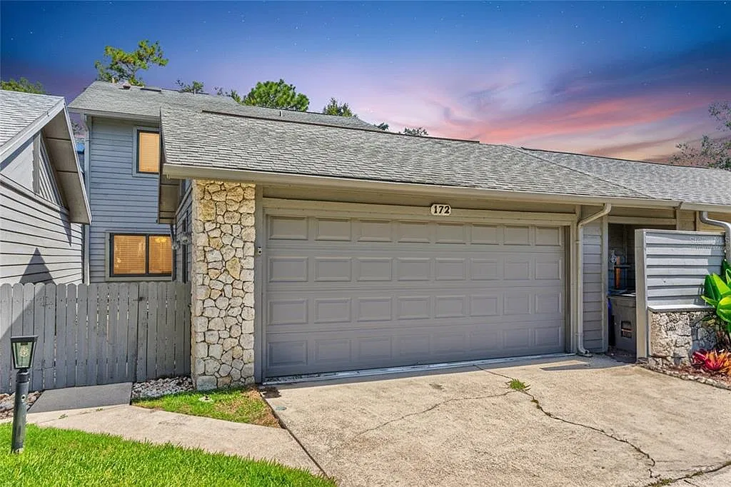 4 bed, 2.5 bath, 2645 sqft, $3,500 — Photo 2