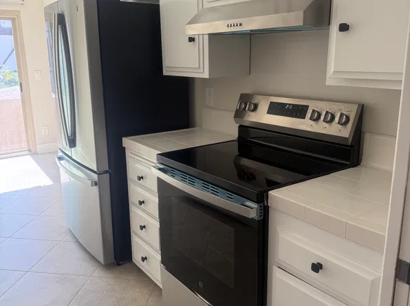 130 5th St, Seal Beach, CA 90740