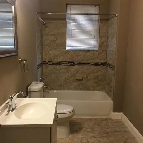 Spacious full bathroom