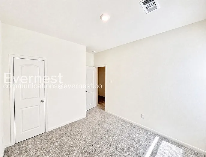 416 Micah Ln — Photo 14