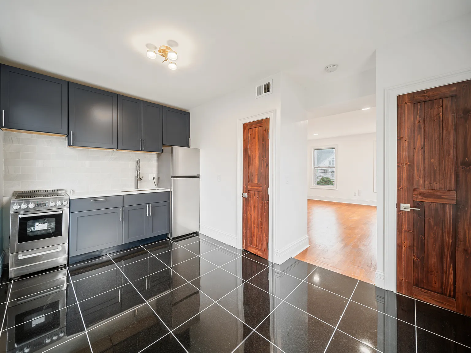 Studio, 450 sqft, $1,550 — Photo 2