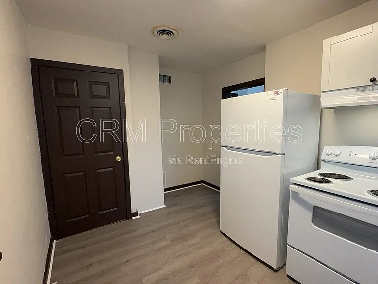112 N Green St — Photo 9