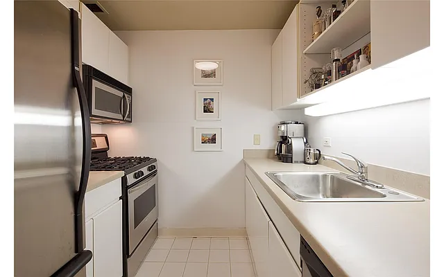 Sold by Douglas Elliman | media 21