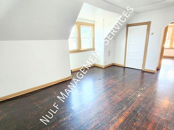3rd image of 728 N Sheridan Ave Floor 3