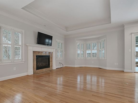 4th image of 11 Cole Dr Unit 11