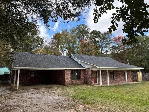 14613 Wolf Ridge Rd, Moss Point, MS 39562