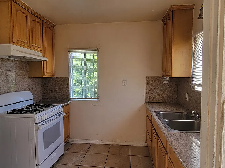 1201 S Electric Ave — Photo 8