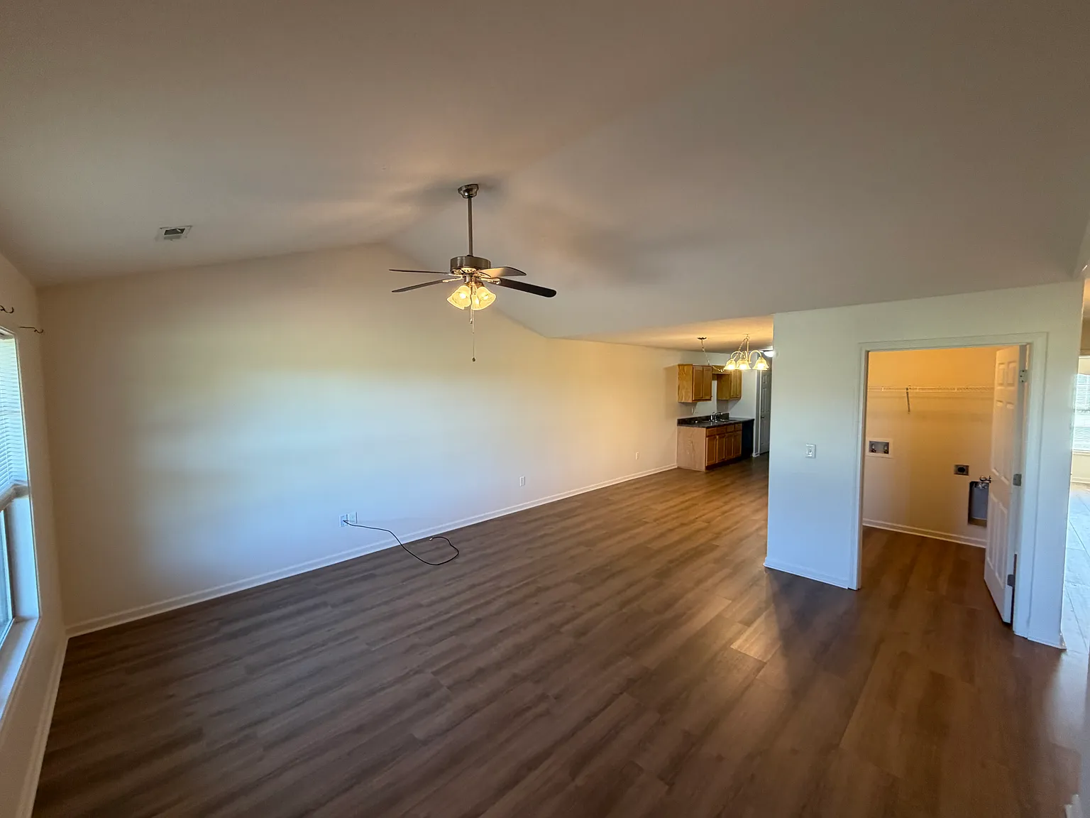 3 bed, 1281 sqft, $1,295 — Photo 2