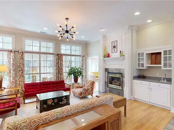 2195 E Wolf Creek Dr, Fayetteville, AR 72703