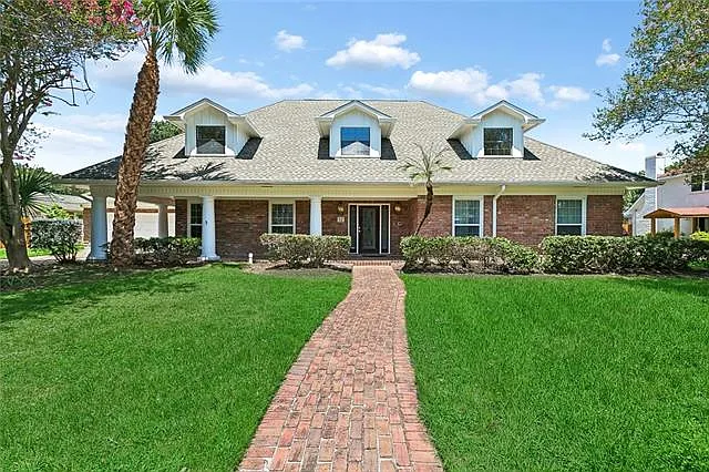 5 bed, 3.5 bath, 4484 sqft, $4,000 — Photo 1