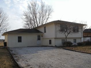 311 E York St, Camp Point, IL 62320