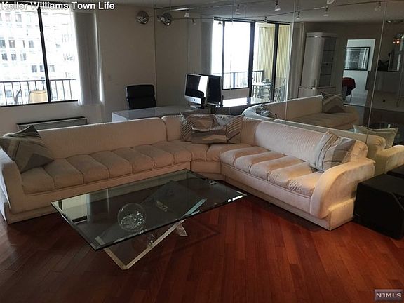 4th image of 300 Winston Dr APT 611