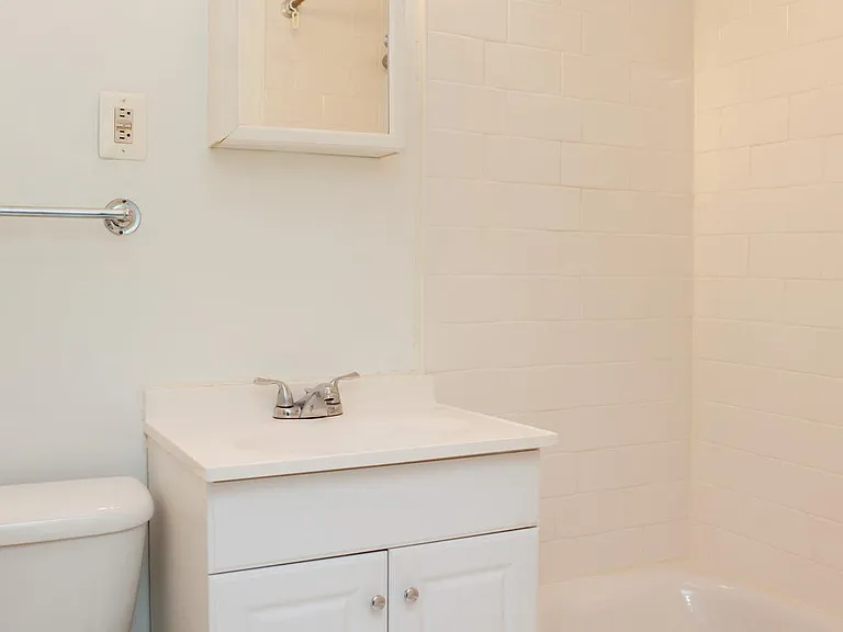 1712 W Abingdon Dr #301 — Photo 20