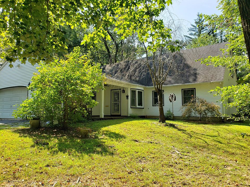 1st image of 8 Kenwood Dr