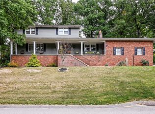 1120 Mountain View Dr, Greensburg, PA 15601
