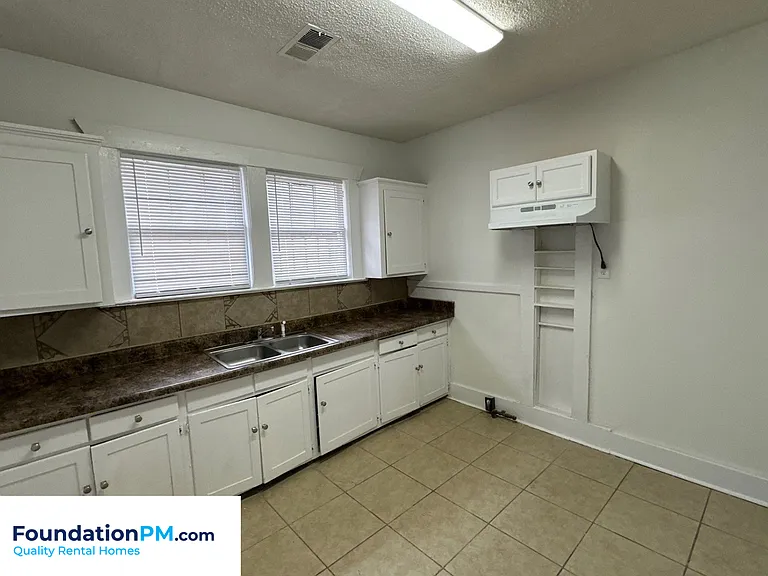 914 Garland St — Photo 4