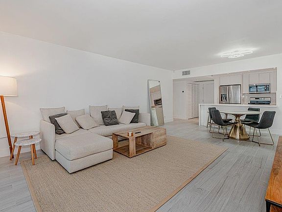 3rd image of 2301 Collins Ave APT 505