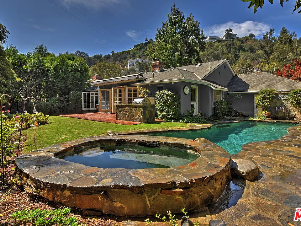 1st image of 1400 N Beverly Dr