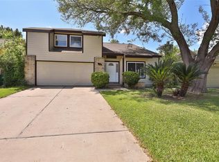 7606 Hollow Glen Ln, Houston, TX 77072