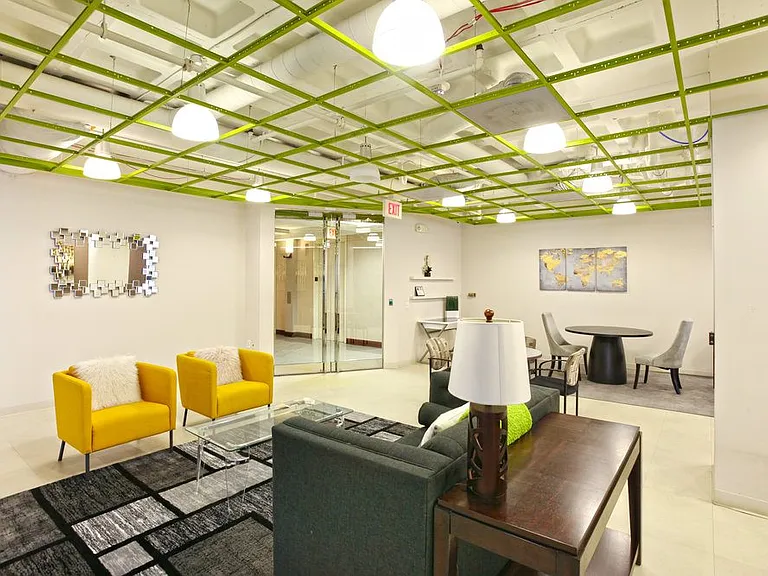 Gallery 720 — Photo 15