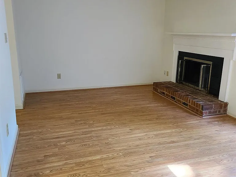 6416 Meadow View Dr — Photo 23