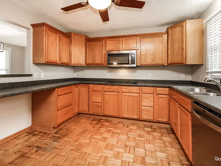 2618 Timberland Dr — Photo 2