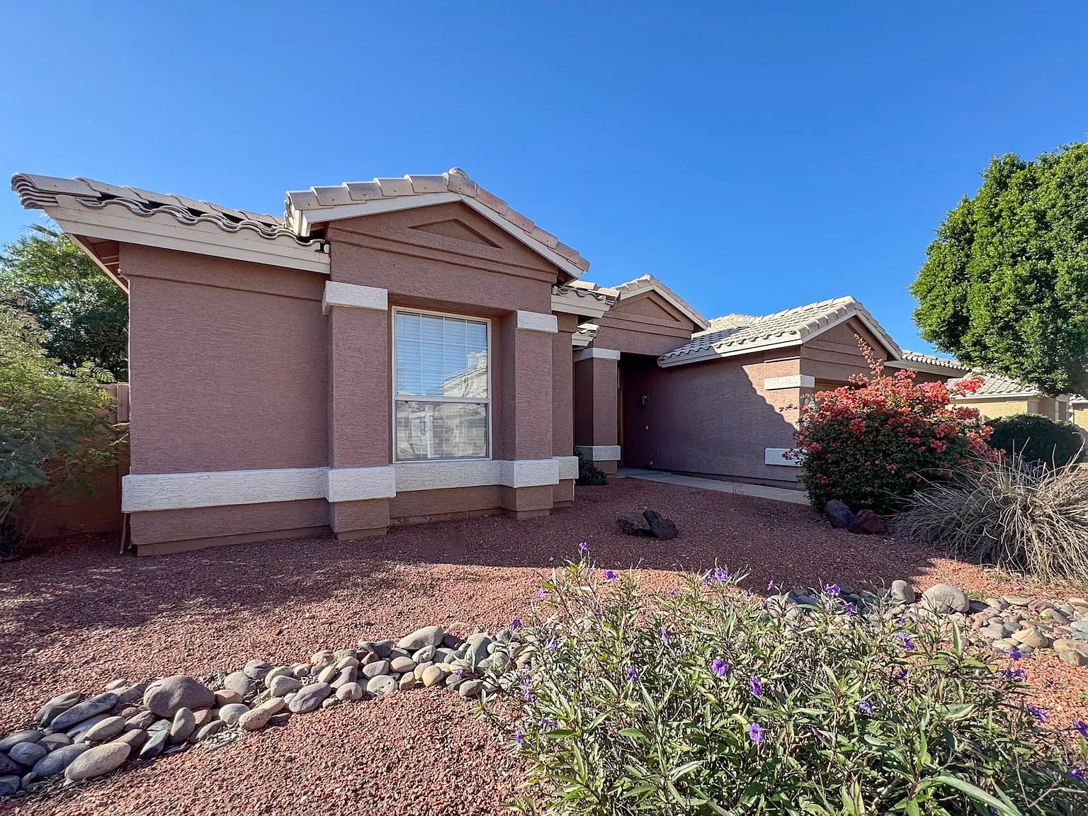 4 bed, 2495 sqft, $2,700 — Photo 2