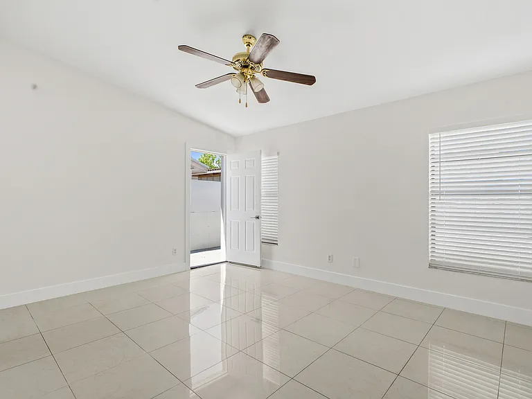 9507 Camden Hill Ct — Photo 2
