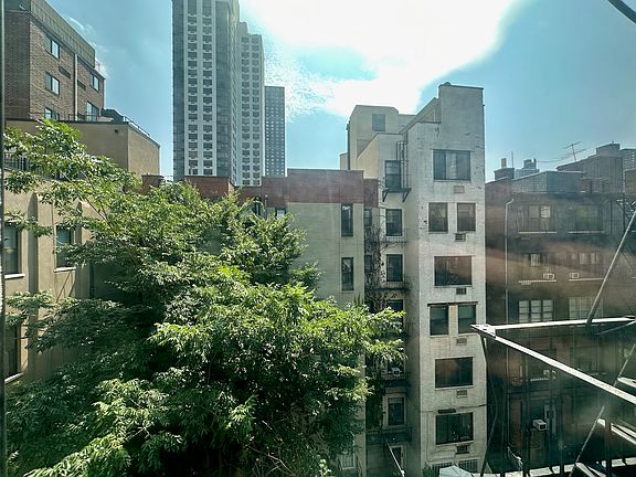 2nd image of 350 E 91st St APT 20