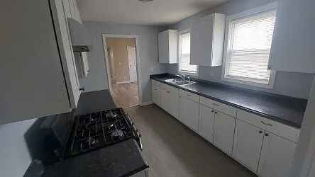 Building Photo - 2216 Seymour Ave #DN
