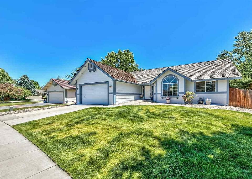 1st image of 1075 Wisteria Dr
