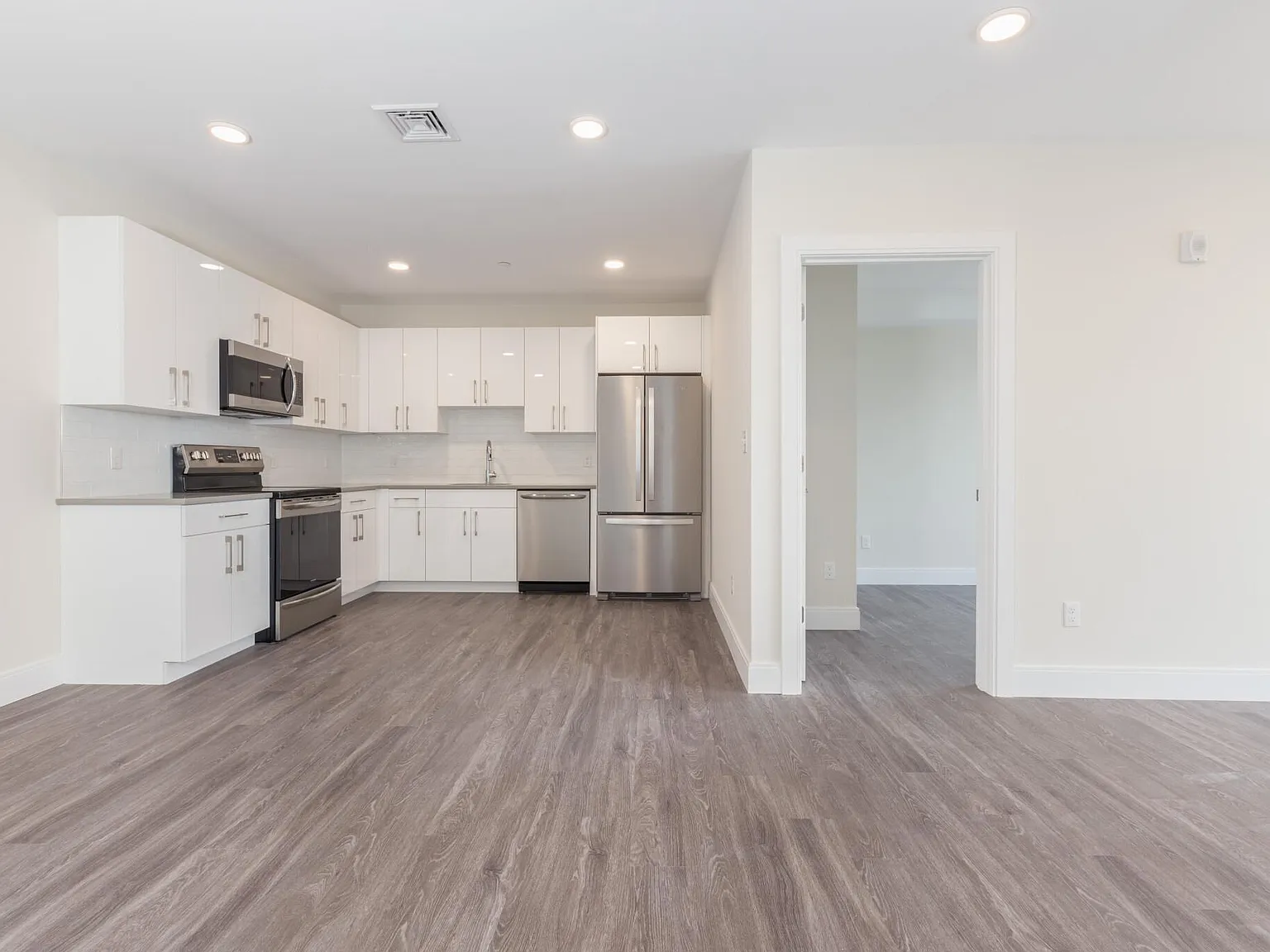 1 bed, 900 sqft, $2,700 — Photo 1