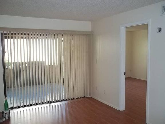 3rd image of 7806 Niagara Ave