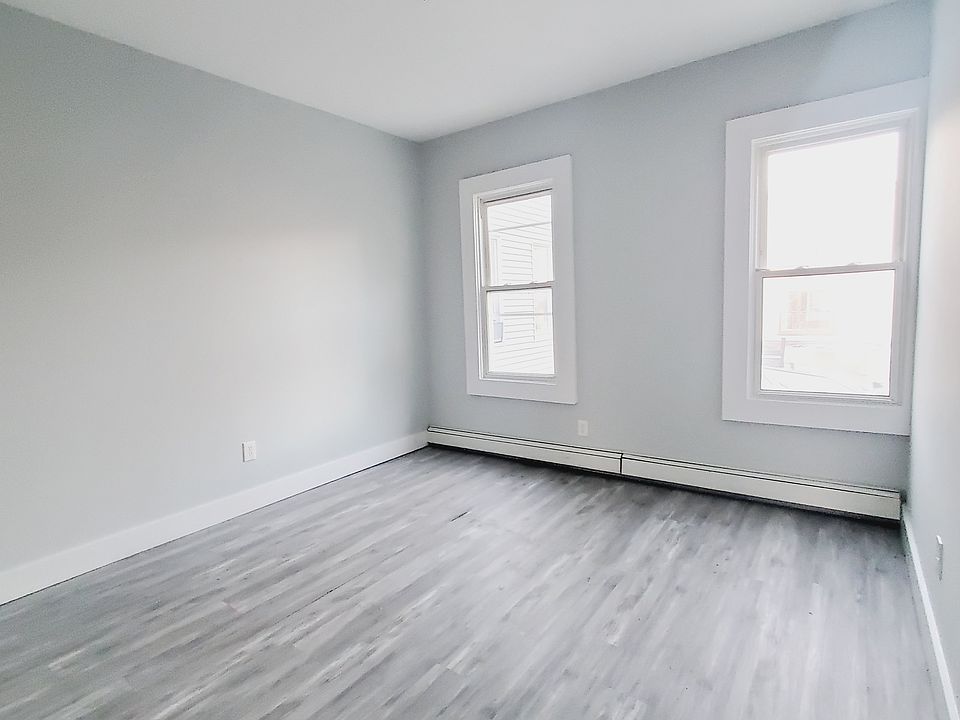 2nd image of 168 Fulton Ave #3